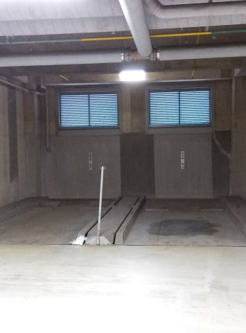 オーキッドコート湖南館の駐車場