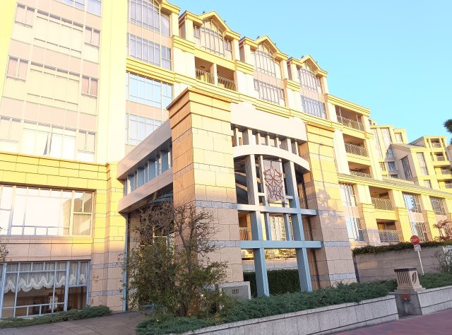 オーキッドコート湖南館の外観