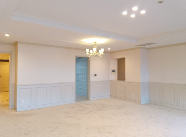 オーキッドコート湖南館の居間・リビング