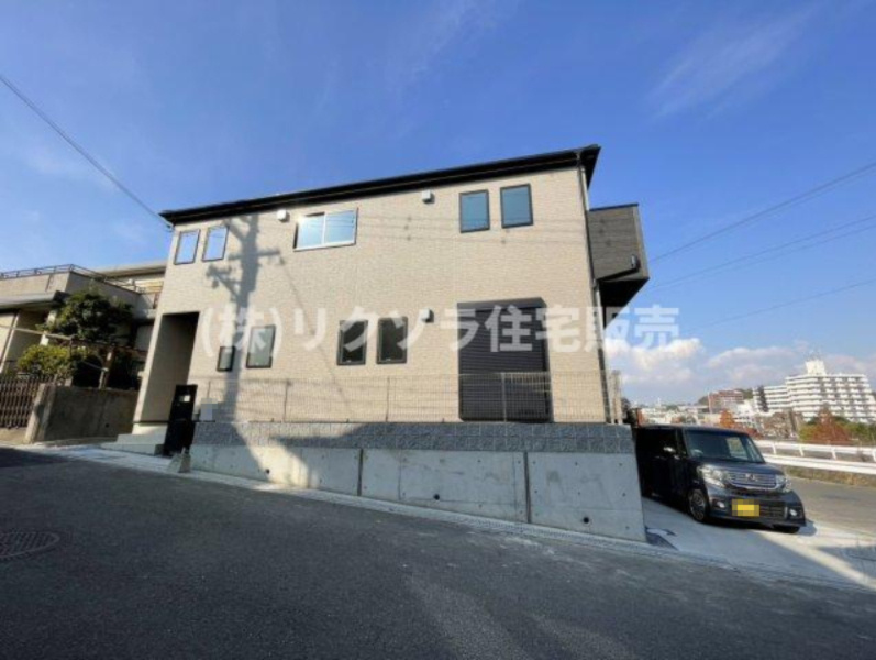 太秦東が丘　新築一戸建ての外観|新しい生活にいかがでしょうか？外観はお住まいの顔になります。こだわりたいポイントですね。外壁塗装や屋根塗装のご相談も承っております。
■現地内覧・資金計画相談・住宅ローン相談もお問合せ受付中■