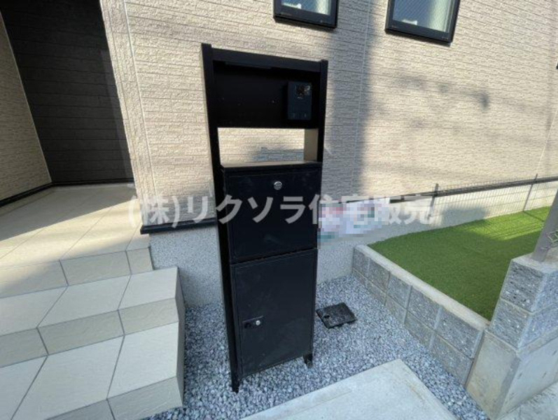 太秦東が丘　新築一戸建ての設備|宅配ボックス
■物件内覧・資金計画相談・住宅ローン相談、リフォーム相談、お問合せ受付中■
※当日・翌日のご内覧、ご相談はお電話でのお問合せがスムーズです！