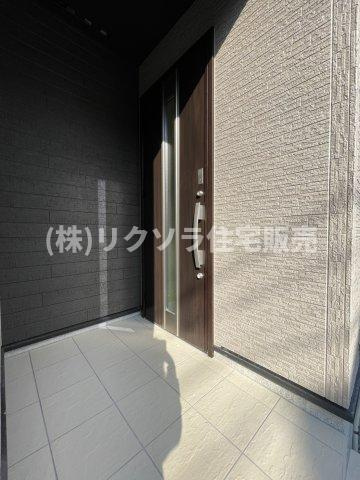 太秦東が丘　新築一戸建ての玄関|■物件内覧・資金計画相談・住宅ローン相談、リフォーム相談、お問合せ受付中■
※当日・翌日のご内覧、ご相談はお電話でのお問合せがスムーズです！