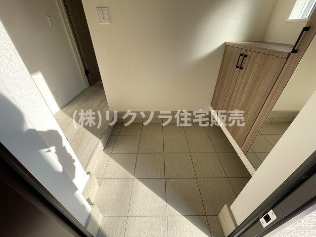 太秦東が丘　新築一戸建ての内装|玄関内部
■物件内覧・資金計画相談・住宅ローン相談、リフォーム相談、お問合せ受付中■
※当日・翌日のご内覧、ご相談はお電話でのお問合せがスムーズです！