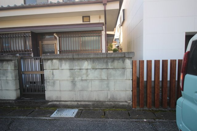 小山市神鳥谷2丁目の外観|北西側との境界部分（2025年12月撮影）