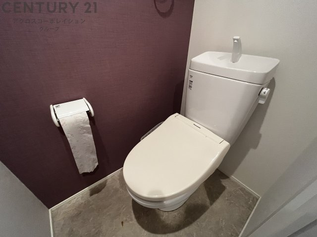 温水洗浄便座機能付きトイレです♪
