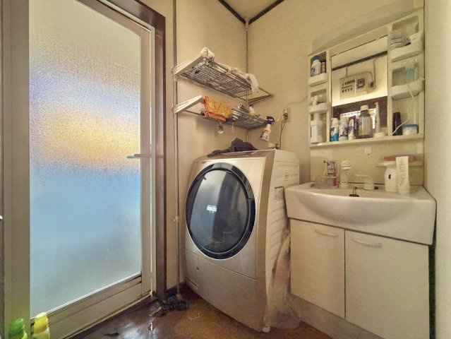 古河市仁連中古物件の洗面所