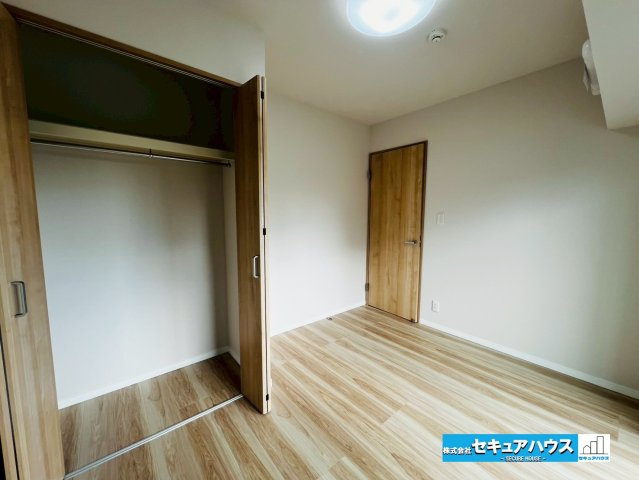 ユニオンシンワハイツ豊明の洋室|【洋室5.5帖】
◆お子様のお部屋や主寝室、来客時の宿泊室、趣味のお部屋としてもご利用いただけます♪　　　　　　　　　　　　　　　　　　　　　　　　　　　　　　　　　　　　　　　　　　　　　　　　　　