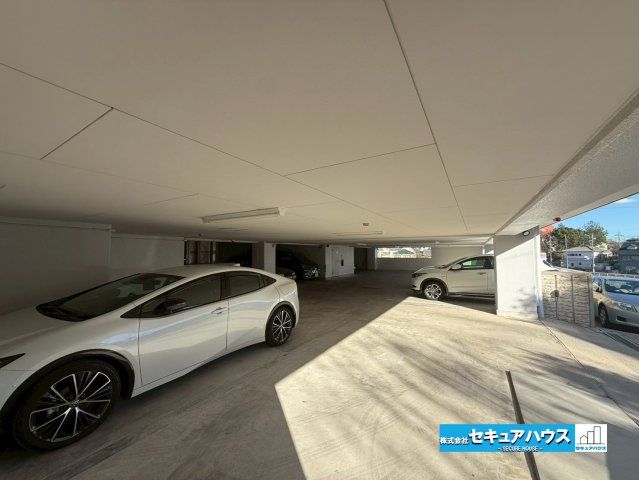 ユニオンシンワハイツ豊明の駐車場|事前予約にて現地ご見学いただけます！お気軽にお問い合わせください♪
■株式会社　セキュアハウス■
住宅ローンに強く、知識、経験豊富なスタッフ在籍
お客様に寄り添い、ご成約後もサポート致します。　　　　