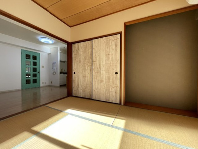 【和室】 | ネオコーポ大津湖城が丘Ｂ棟 | リビングと続き間である和室。多様なシーンに対応できます。