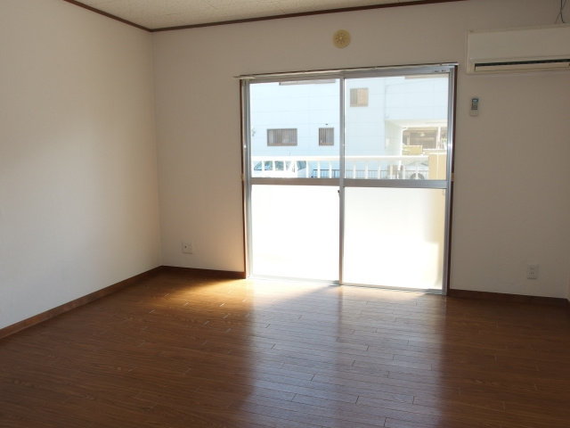 サンライズ深津の居間・リビング