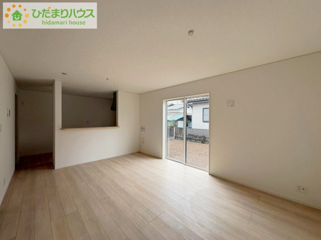 ひたちなか市高野第7　新築戸建の居間・リビング|南向きのリビングではぽかぽかの日差しが感じられます☆彡