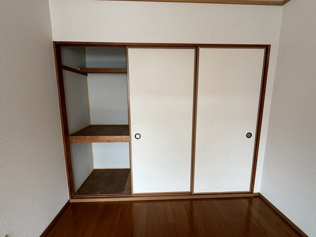 【収納】 | カサグランデMOTOKI | 洋室5.5帖のお部屋にある収納スペースです！お部屋がすっきり片付いて快適に☆
