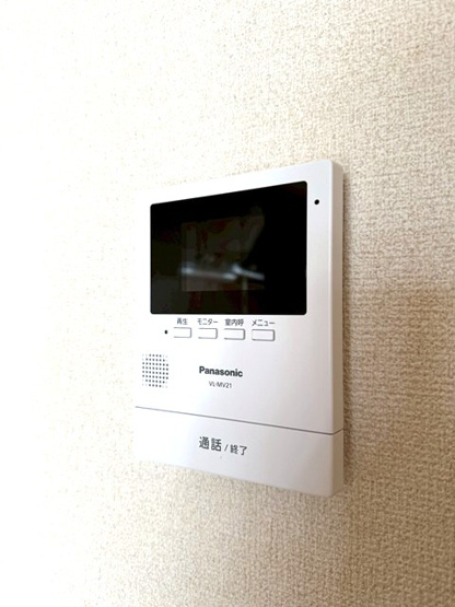 【エントランス】 | カサグランデMOTOKI | 共用エントランスには宅配BOXがあるので荷物の受け取りもスムーズに♪再配達を依頼する手間が省けます☆