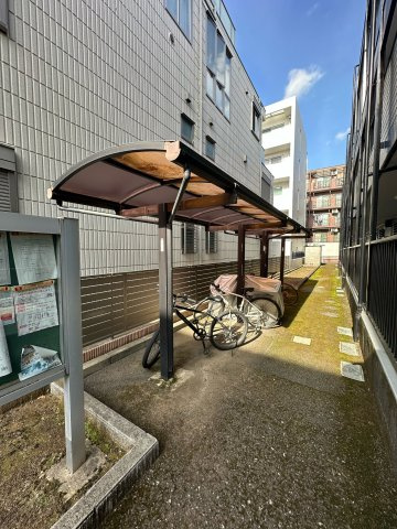 【駐車場】 | カサグランデMOTOKI | いつでも目の届く敷地内に駐車場があります♪お車をお持ちのファミリーさんにおすすめです！