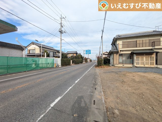 熊谷市市ノ坪　中古戸建の前面道路含む現地写真