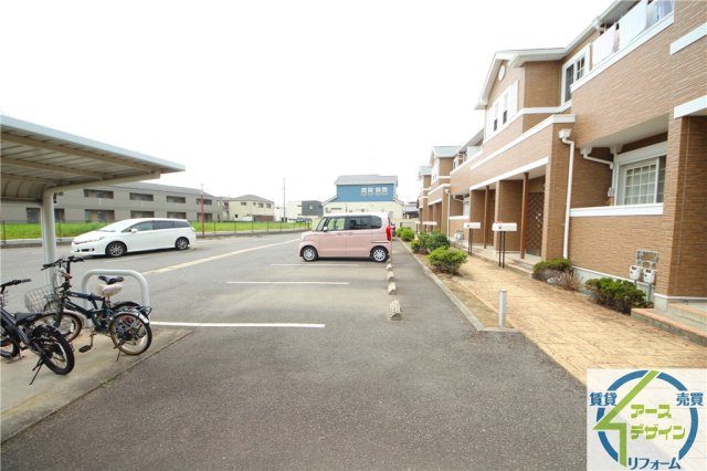 メゾン・シャルマン・エルの駐車場