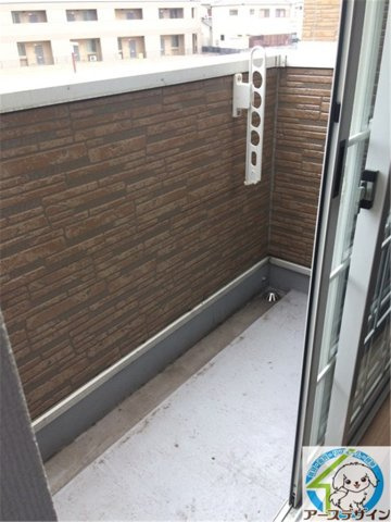 メゾン・シャルマン・エルのバルコニー|パース写真