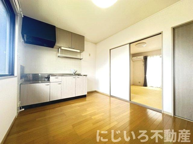 エスパシオ那賀川Bの居間・リビング