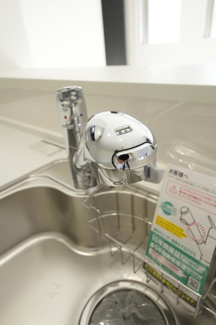 【キッチン】 | 【仲介手数料無料！！】八王子市鹿島　新築戸建て（全2棟）1号棟　5299万円 | 浄水器内蔵水栓