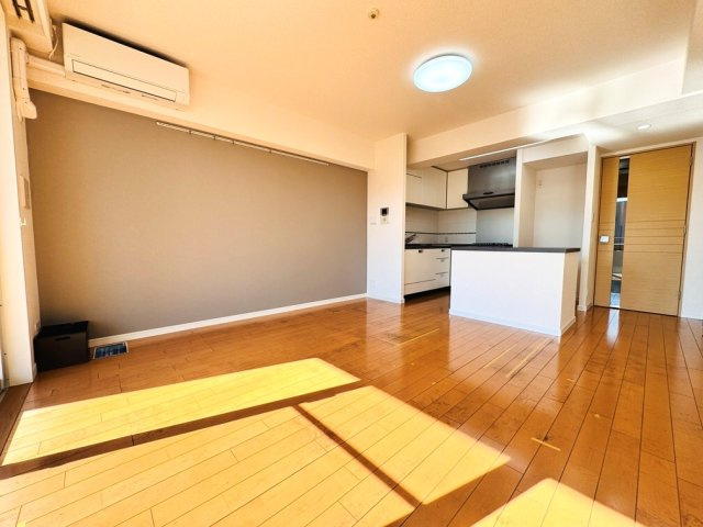 【居間・リビング】 | ライオンズガーデン成増ヴィスタヒルB棟　（成増店） | リビングは明るく広々、家族の時間を大事にする住まい
