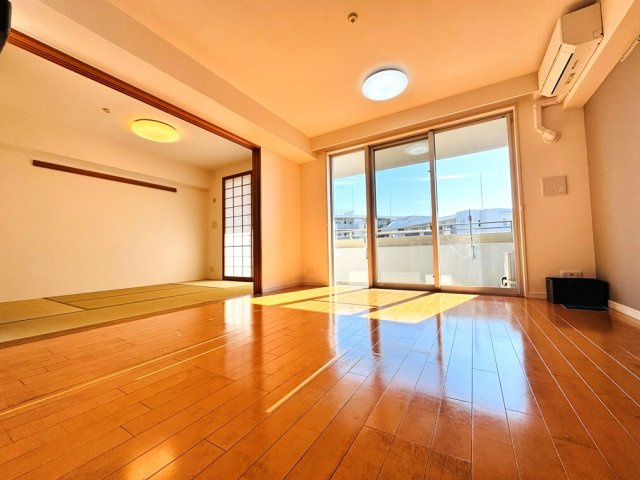 【居間・リビング】 | ライオンズガーデン成増ヴィスタヒルB棟　（成増店） | 床暖房を装備しているので、寒い季節も快適に過ごせる