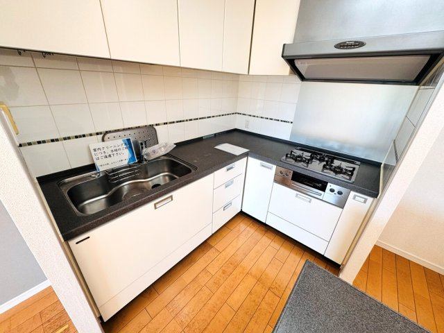 【キッチン】 | ライオンズガーデン成増ヴィスタヒルB棟　（成増店） | お手入れしやすく使い勝手のいいガスコンロ
