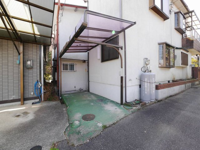 有馬町貸家の駐車場