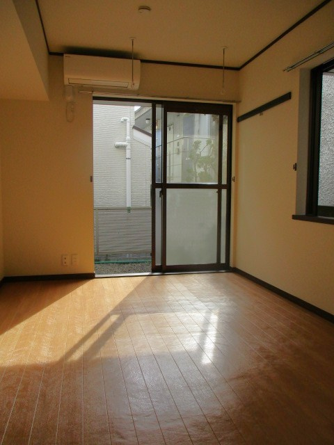 サザンハイツの居間・リビング