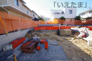 【外観】 | 【仲介手数料無料！！】日野市東豊田1丁目　新築戸建て（全2棟）1号棟　4680万円 | 令和７年12月12日撮影　建築中