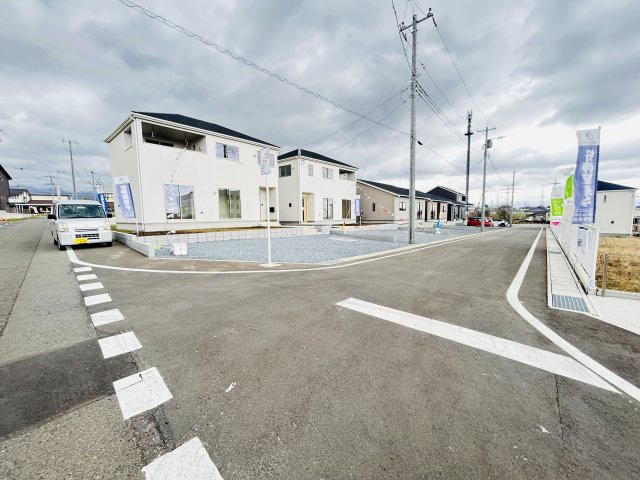 新築　高崎市箕郷町上芝第８　クレイドルガーデン　１号棟の前面道路含む現地写真|現地写真　南側接道幅員約6ｍ