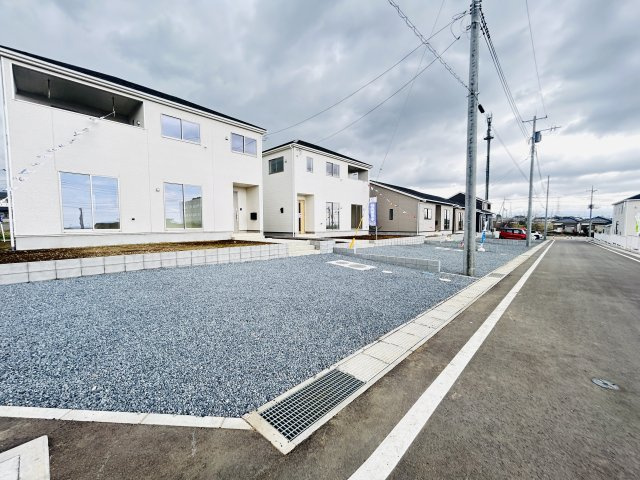 新築　高崎市箕郷町上芝第８　クレイドルガーデン　１号棟の駐車場|現地写真　駐車スペースは並列2台分可能です！
