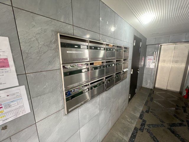 八千代TKビルⅡのエントランス