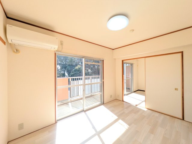 ヴィラージュ木崎の居間・リビング