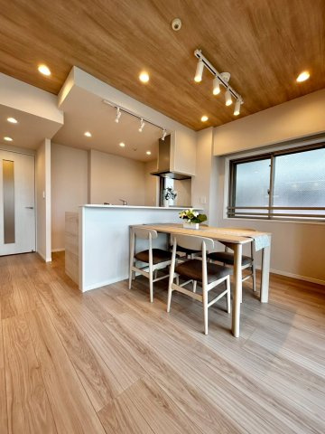 サングランデ桜橋　9階　角　部屋　リ　フォーム済の居間・リビング