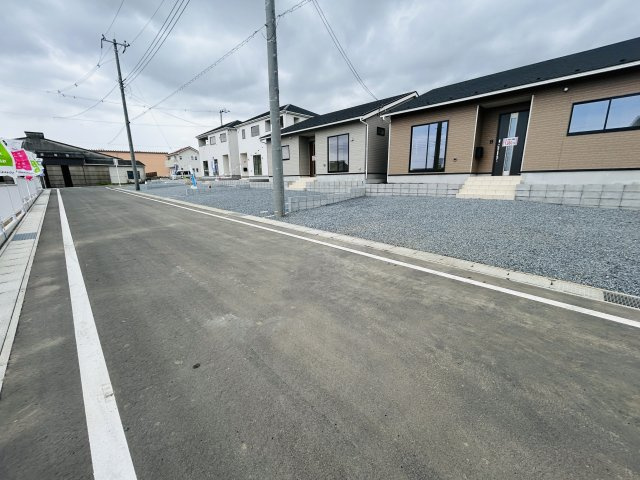 新築　高崎市箕郷町上芝第８　クレイドルガーデン　4号棟の前面道路含む現地写真|現地写真　南側接道幅員約6ｍ