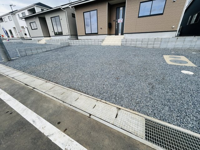 新築　高崎市箕郷町上芝第８　クレイドルガーデン　4号棟の駐車場|現地写真　駐車スペースは並列2台分可能です！
