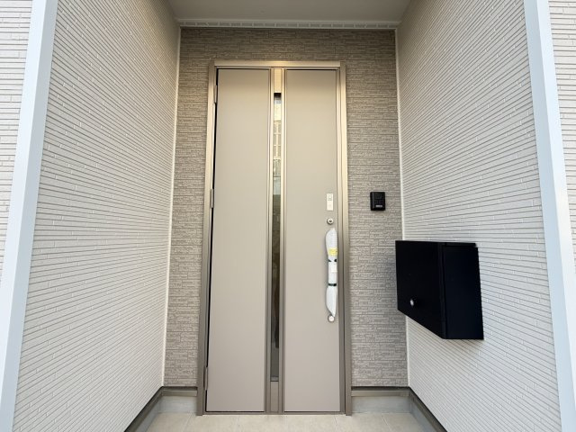 糸満市座波　第2（全4棟）2・3号棟の玄関|3号棟　スマートキー付き♪