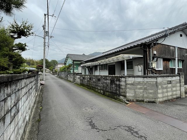 船木　中古戸建の前面道路含む現地写真