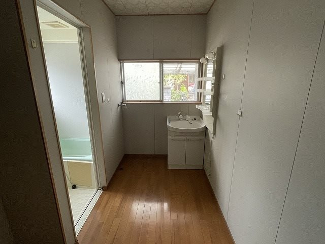 船木　中古戸建の独立洗面台