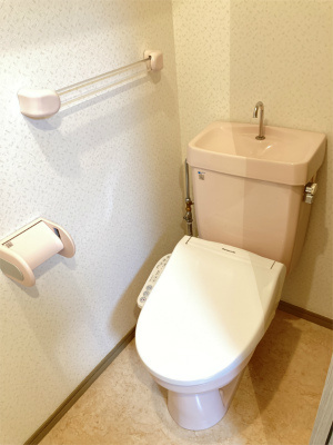 勝山ビルのトイレ|落ち着いた色調のトイレです