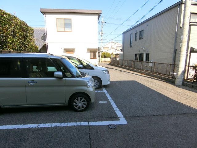 リヴェール北野田の駐車場