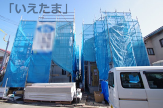 【前面道路含む現地写真】 | 【仲介手数料無料！！】府中市若松町4丁目　新築戸建て（全2棟）B号棟　4390万円 | 令和７年12月12日撮影　建築中