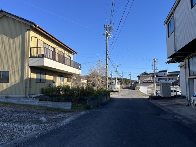 津市芸濃町椋本字菖蒲谷 土地の前面道路含む現地写真
