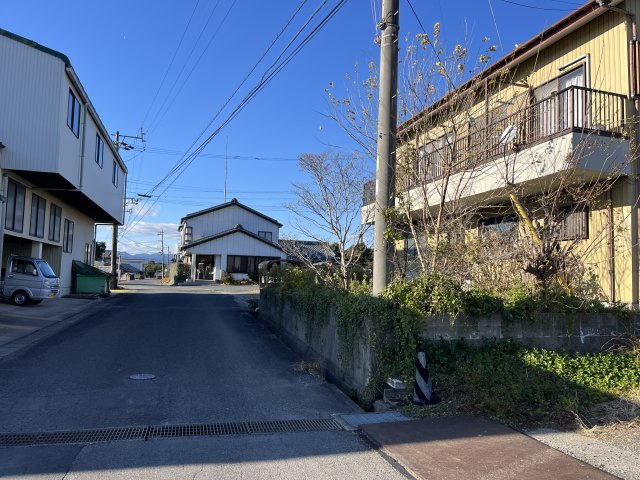 津市芸濃町椋本字菖蒲谷 土地の前面道路含む現地写真