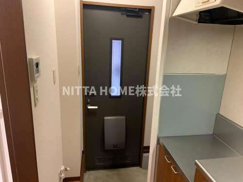 マノワールＡ，Ｂの玄関|お部屋は２階です◇