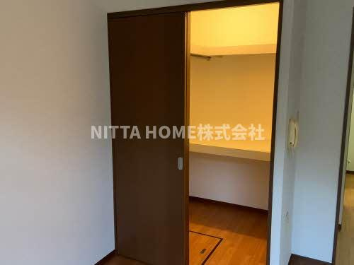 マノワールＡ，Ｂの収納|奥行があり大きな収納が付いています◆