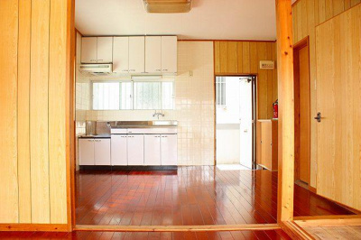 【居間・リビング】 | メゾンウェル | ※別室参考写真（実際のお部屋は反転となります）