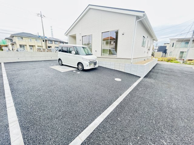 新築　高崎市金古町第16　クレイドルガーデン　１号棟の駐車場|現地写真　駐車スペースは並列2台分可能です！

