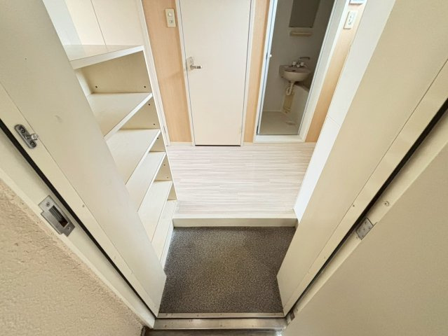 ヴィラージュささほこの玄関