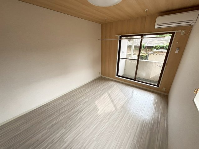 ヴィラージュささほこの洋室